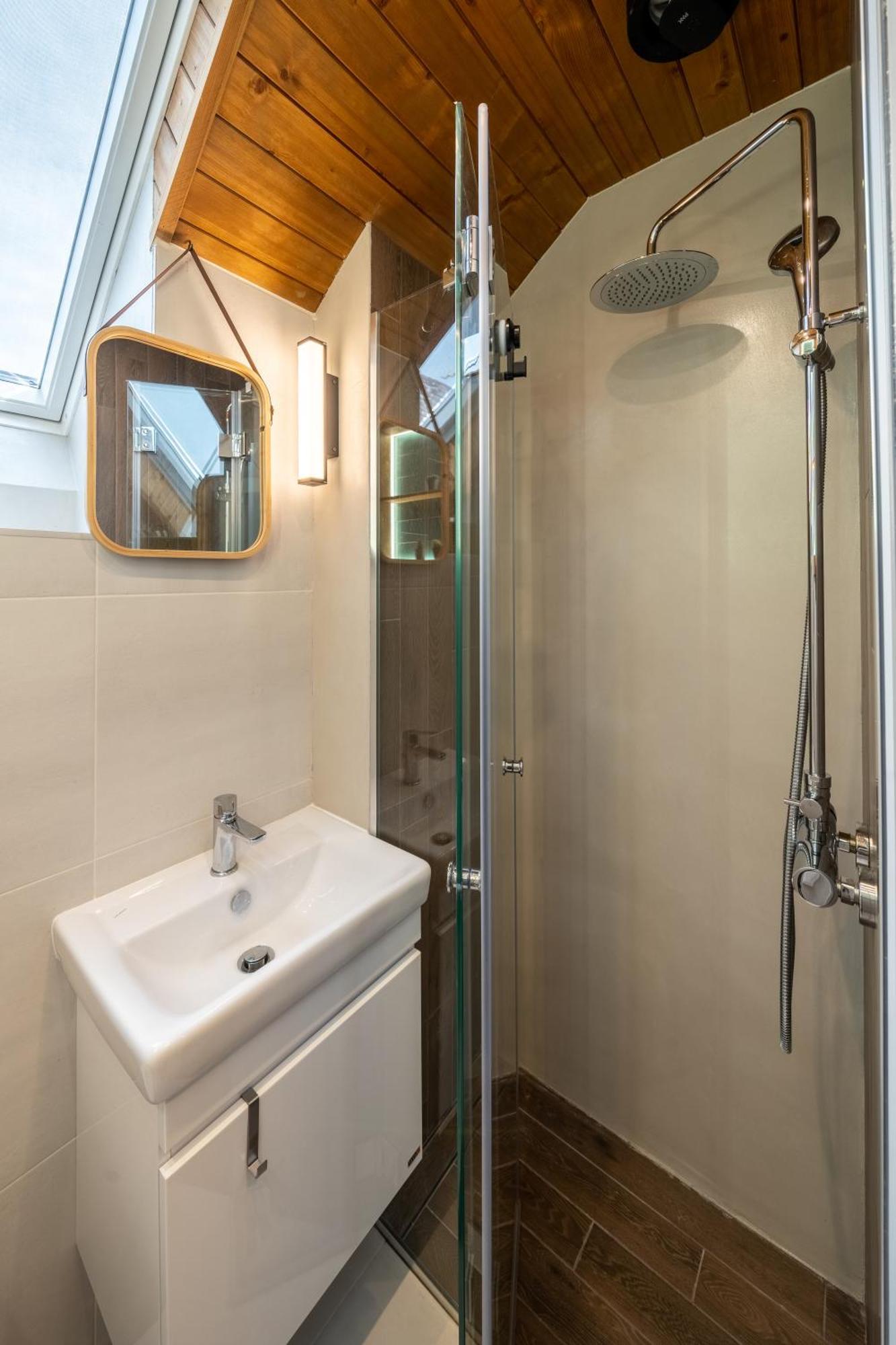 Gurgulyat View - 1 Bedroom Loft Διαμέρισμα *